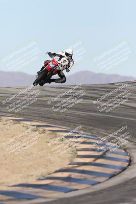 media/Dec-01-2025-Moto Forza (Mon) [[2daa91e15f]]/2-Intermediate Group/Session 2 (Turns 9 and 10)/